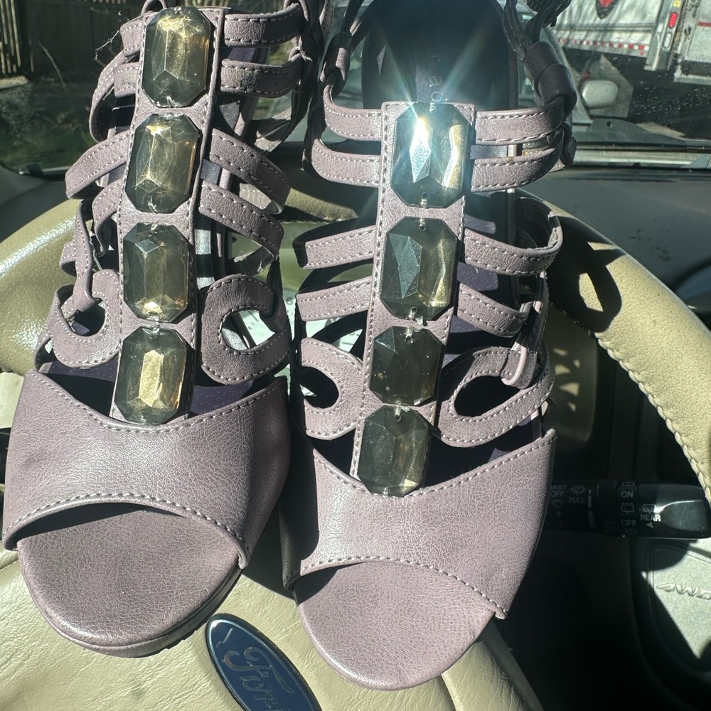 Chic Strappy Heels in Purple
